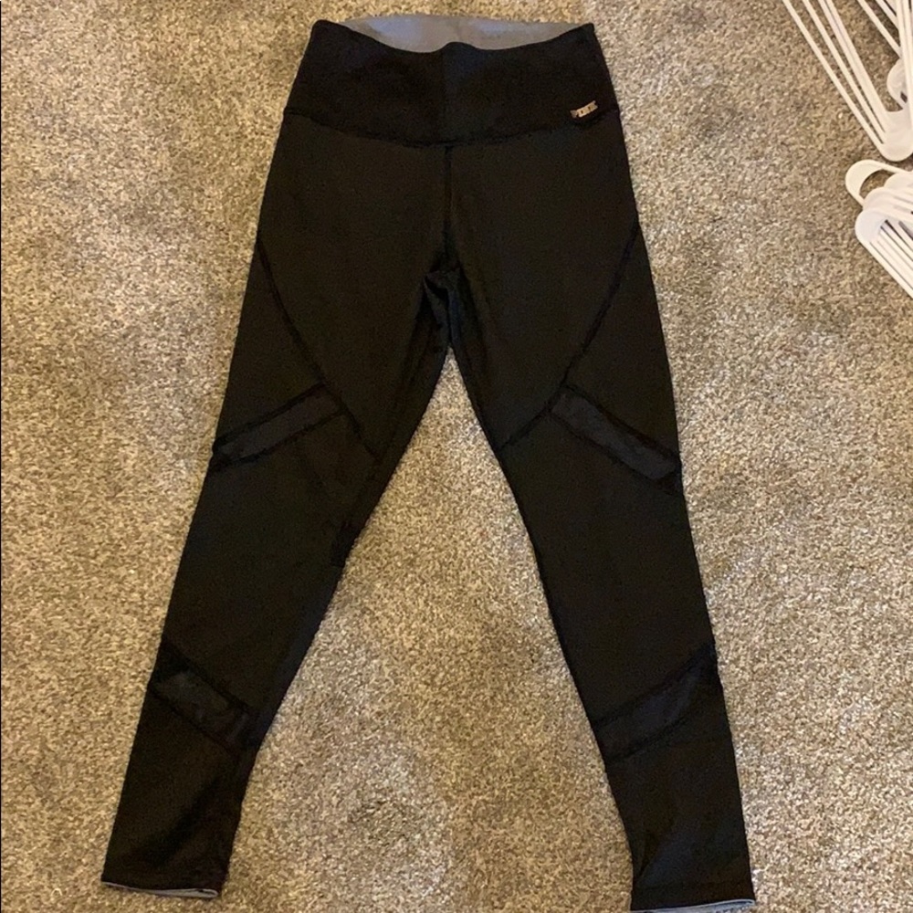 VS Pink! Woman’s Size Large REVERSIBLE legging